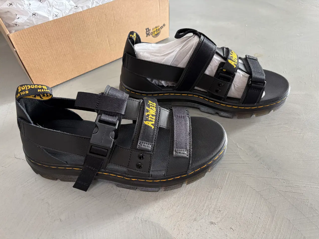 Billede 2 - *FEJLKØB* NYE Dr. Martens sandaler