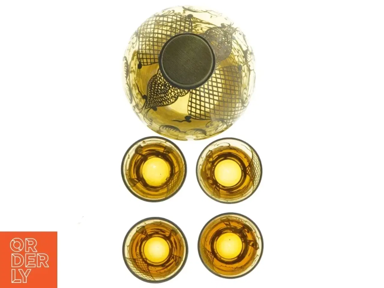 Billede 3 - Antik Sølvdekoreret Karaffel i ravfarvet glas med 4 drikkeglas (str. 18 cm)