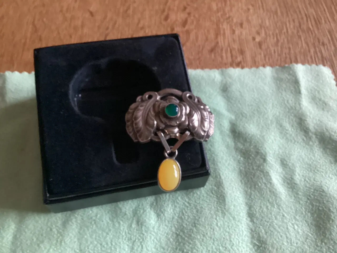 Billede 3 - Georg Jensen Sølvbroche m/grøn sten og gul vedhæng