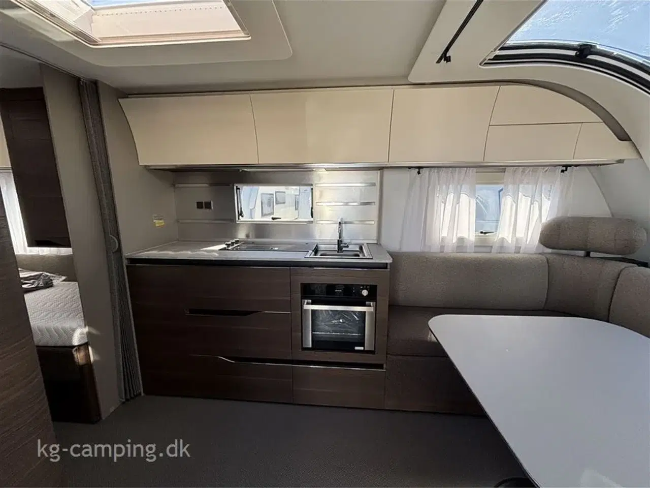 Billede 7 - 2023 - Adria Alpina 613 UT   Alpina i lækkert eksklusivt design. Enkeltsenge. Alde Centralvarme, Fortelt og Mover