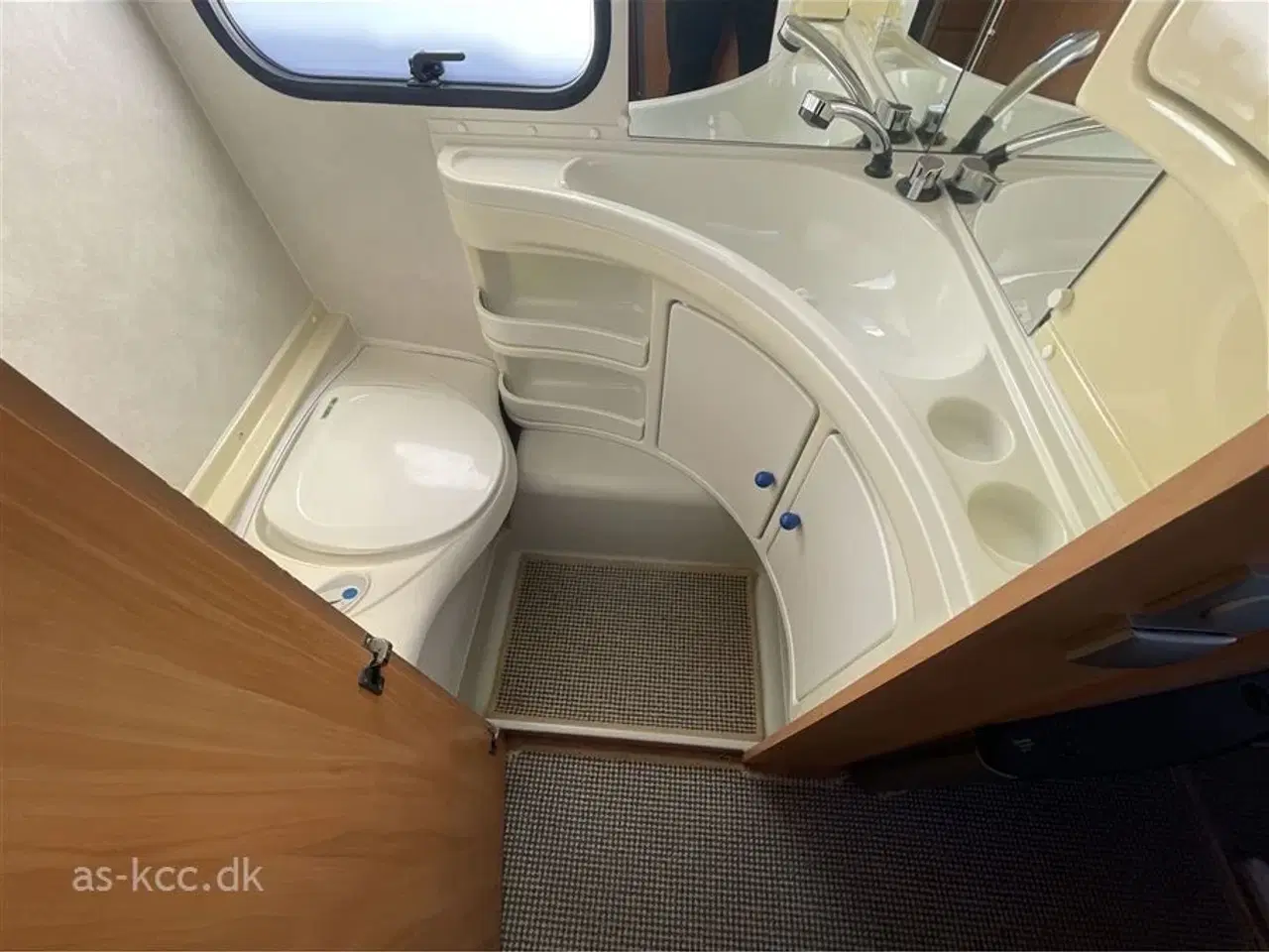 Billede 8 - 2006 - Adria Adora 512 UL   Adria Adora 512 UL.årg. 2006+ Markise og Mover 4 sovepladser, 5 siddepladser