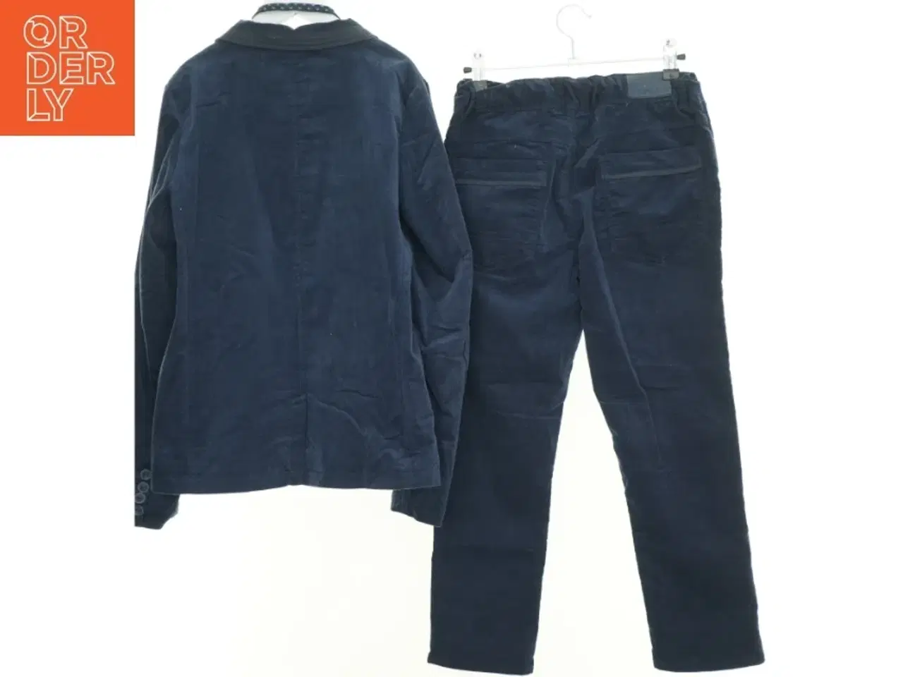 Billede 2 - Jakkesæt i fløjl fra Okaidi (str. 152 cm)