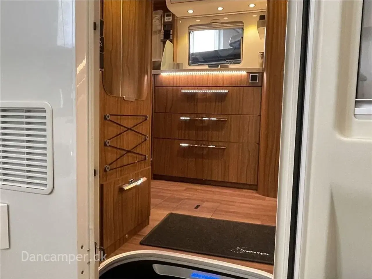Billede 14 - 2018 - Hymer B 534 Hymermobil   RESERVERET - Unik Hymermobil med stor siddegruppe i bag og masser af udstyr. 3500 kg og køres på lille kørekort