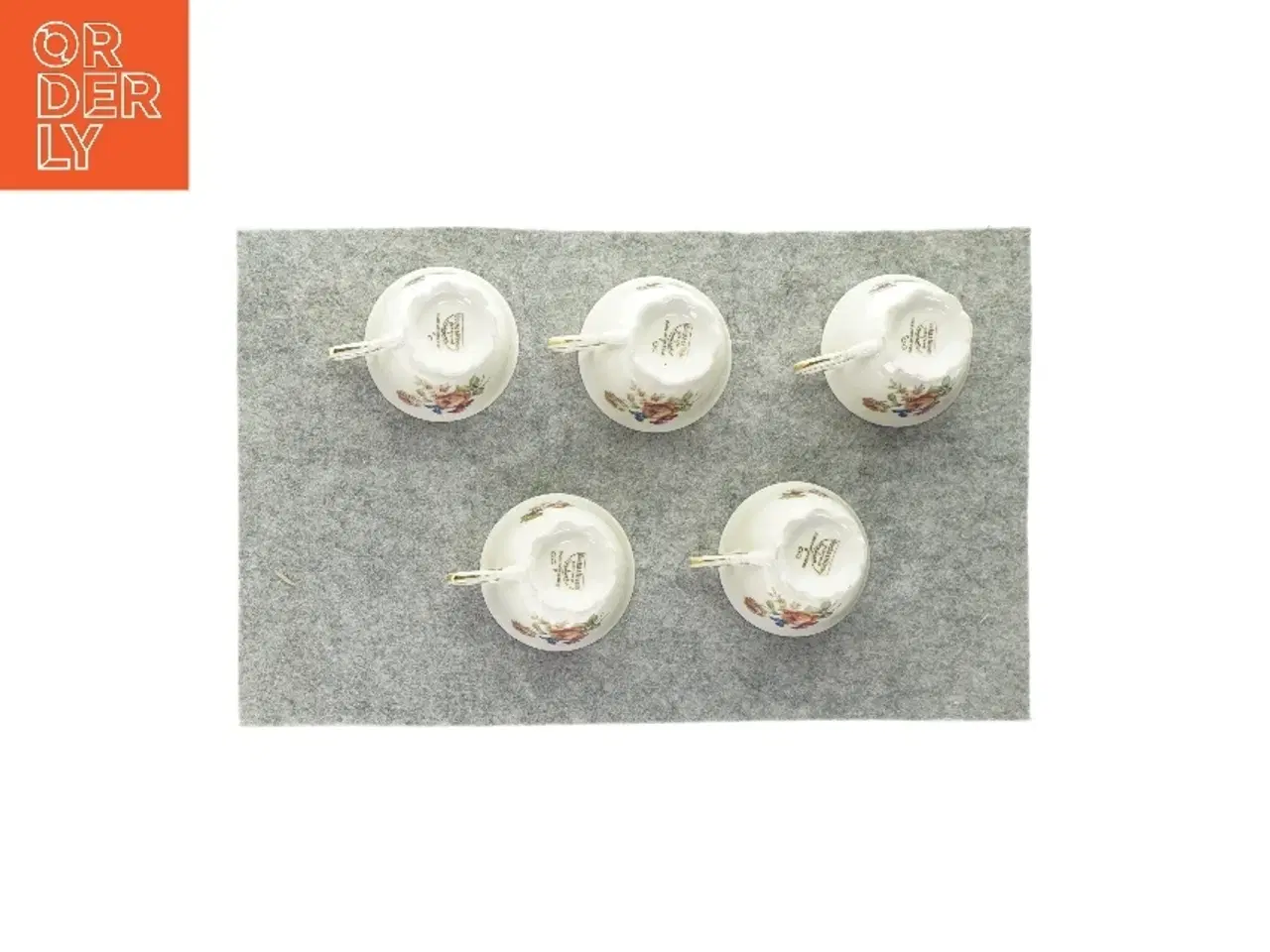 Billede 4 - Kopper med blomsterprint (5 stk.) fra Bucka&Nissen (str. HØ: 8x9cm)