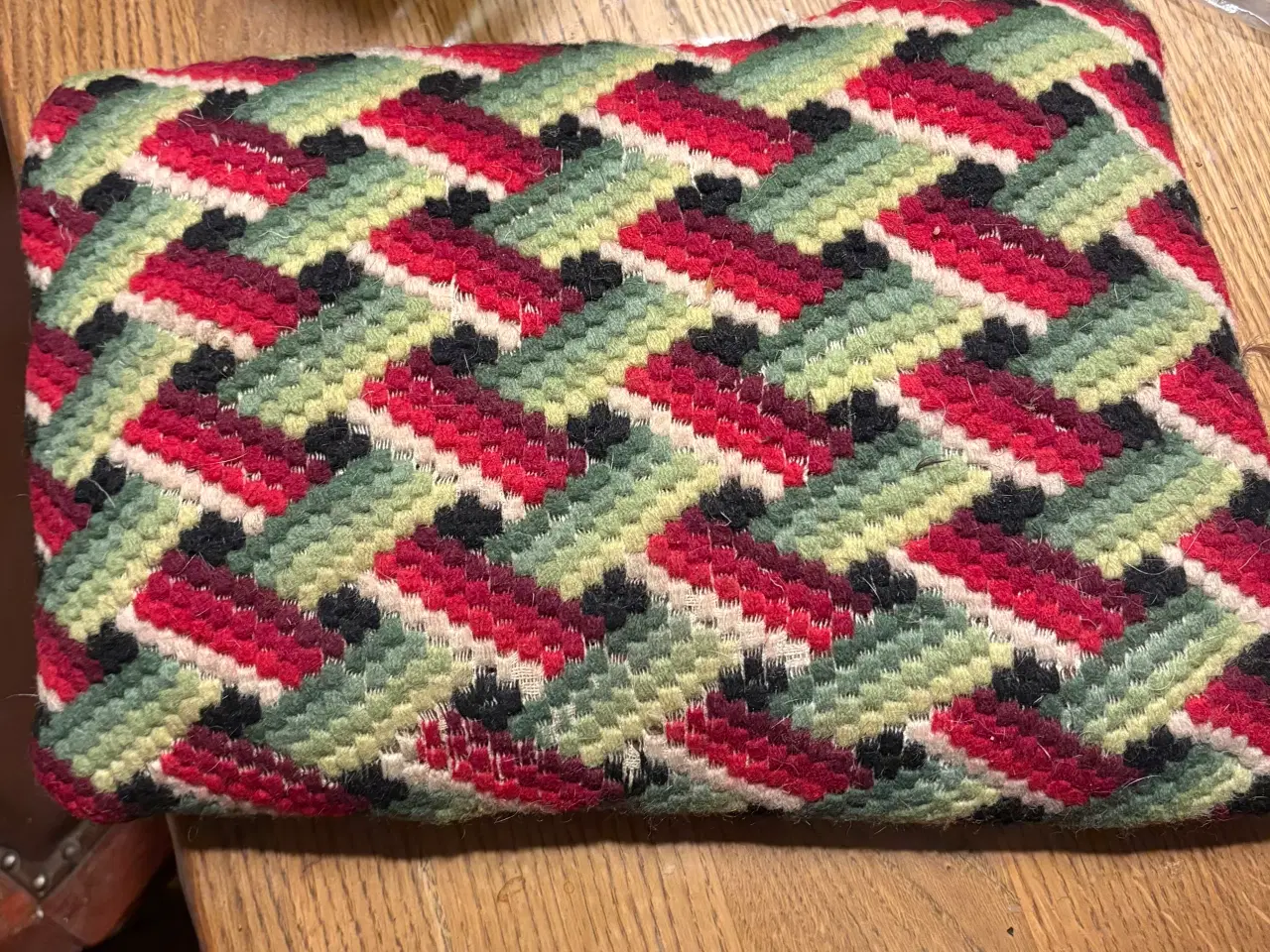 Billede 3 - Broderede puder