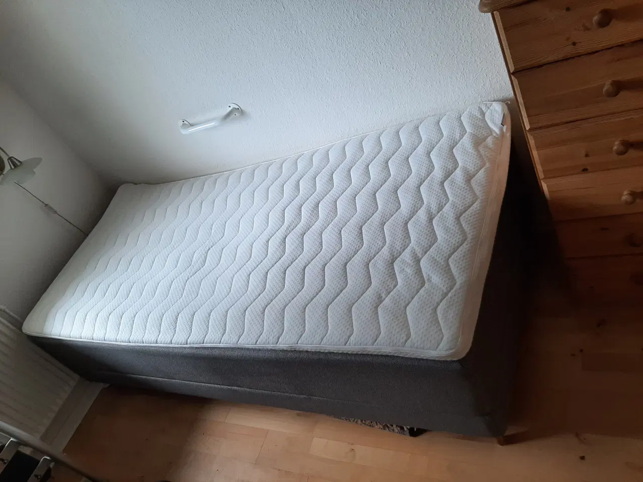 Billede 2 - Gold E50 Elevationsseng m/Topmadras