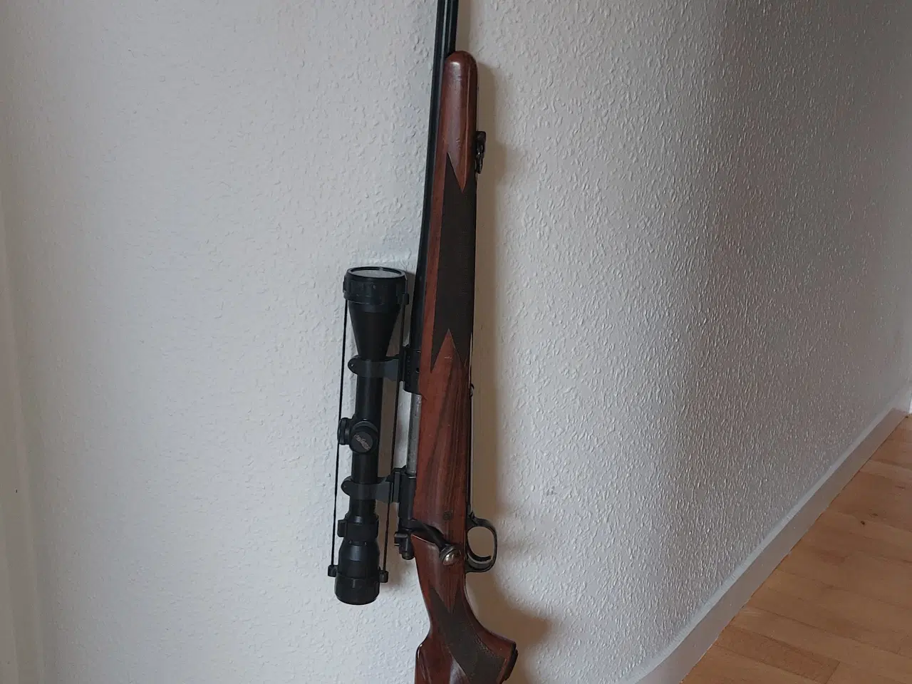 Billede 1 - Winchester 300 magnum med Jaguar kikkert 4-9.  