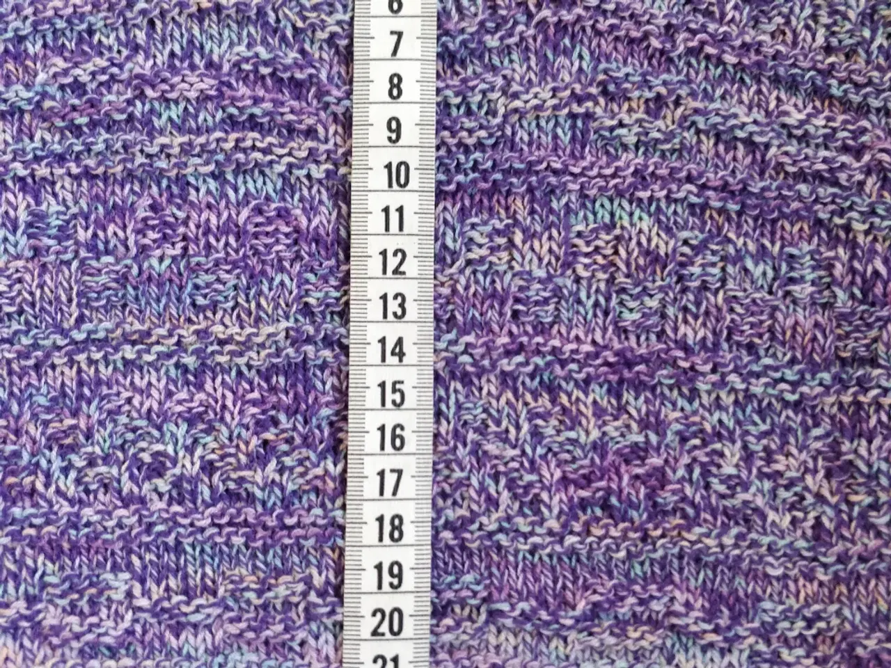 Billede 9 - håndlavede lilla baby sweater, str. 56
