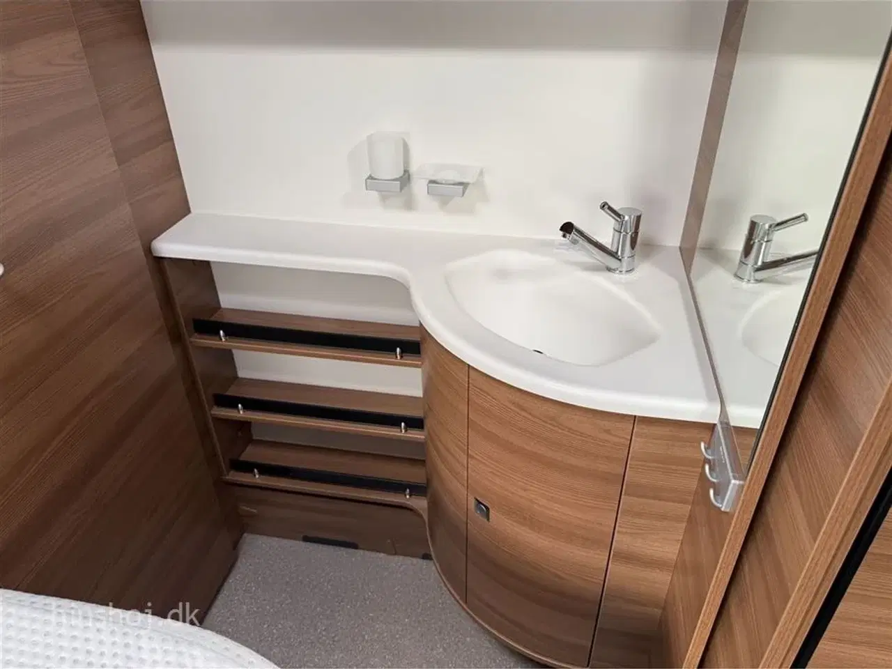 Billede 7 - 2017 - Dethleffs Nomad Snow 590 RF   Dejlig vogn med rundsidegruppe og fransk dobbeltseng fra Hinshøj Caravan A/S