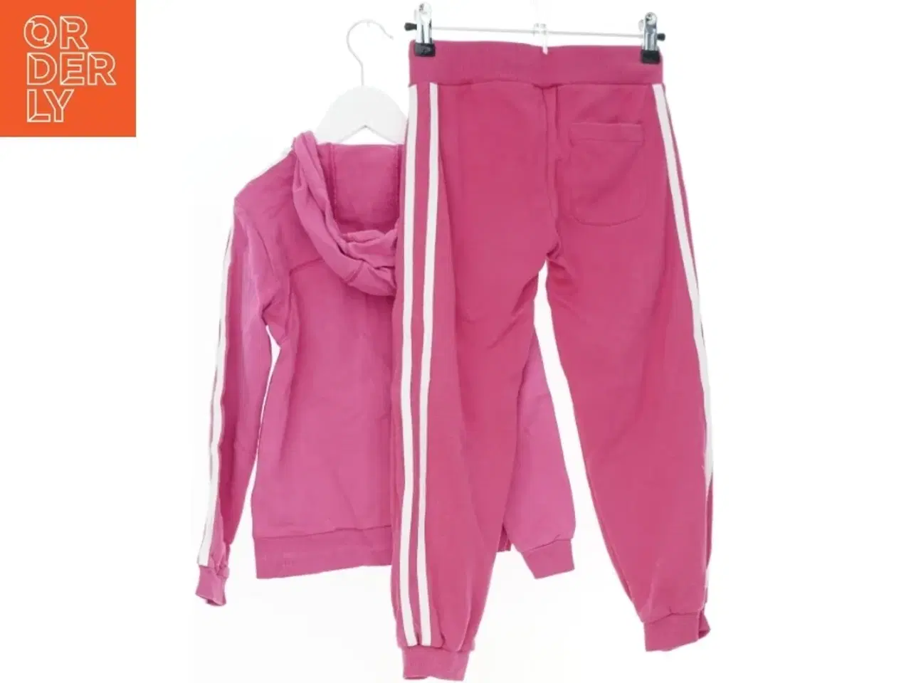 Billede 2 - Træningssæt i pink med hættetrøje og bukser fra Adidas (str. 128)