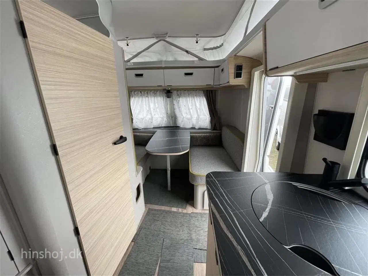 Billede 14 - 2023 - Eriba Touring 530 Urban   Super smart hævetagsvogn fra Hinshøj Caravan