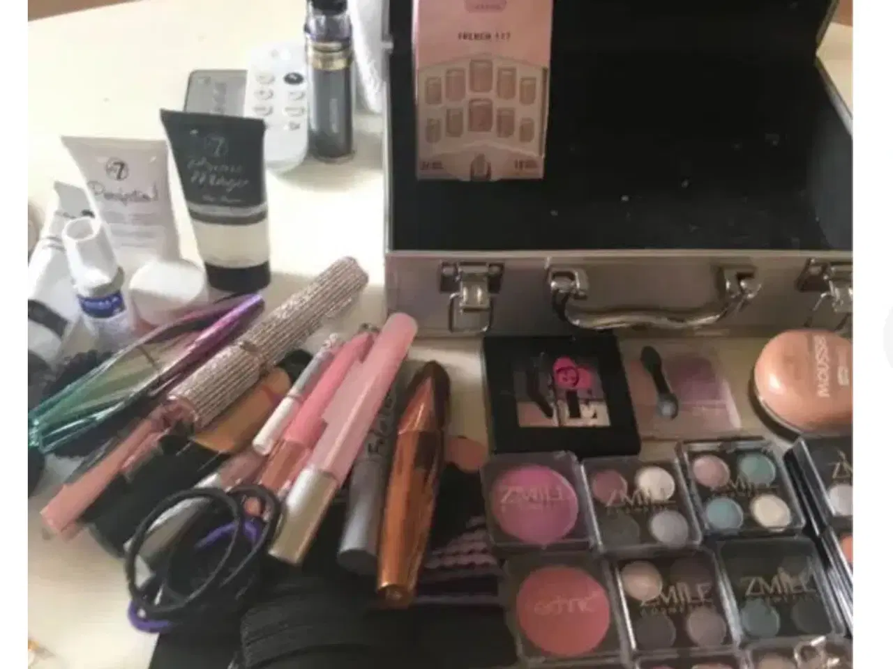 Billede 4 - Extensions nye og make up, alt er nyt såbyd gerne 