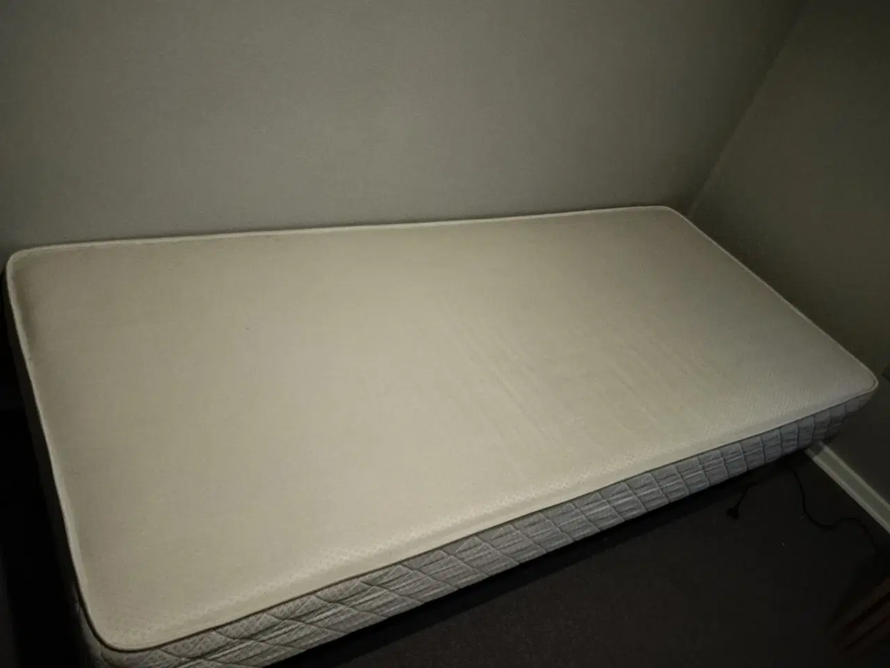 Billede 1 - Box Madras Sælges