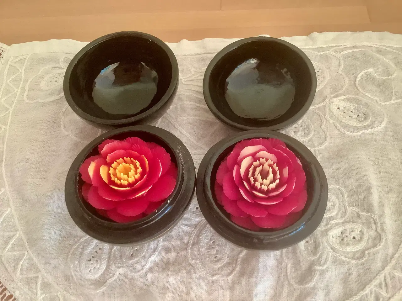 Billede 4 - Lakskrin med håndmalede blomster .