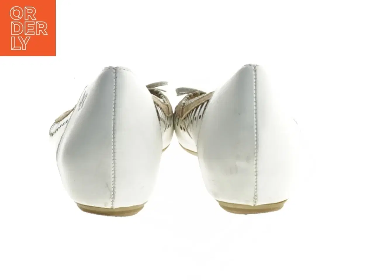 Billede 2 - Hvide kvinde ballerina sko fra Caprice (str. 35 )
