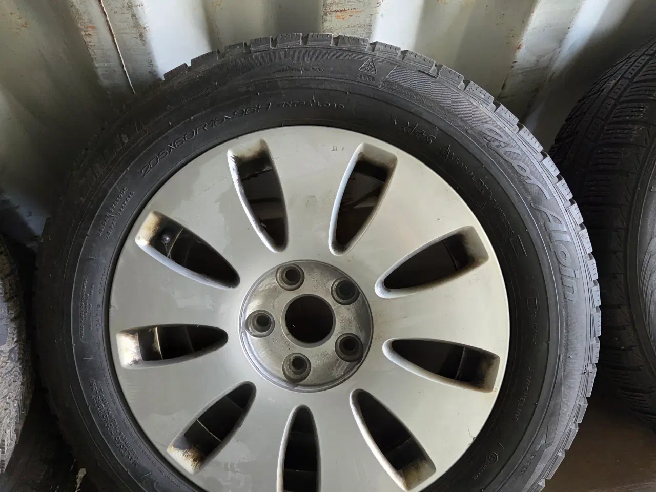 Billede 1 - 1 stk sælge med dæk