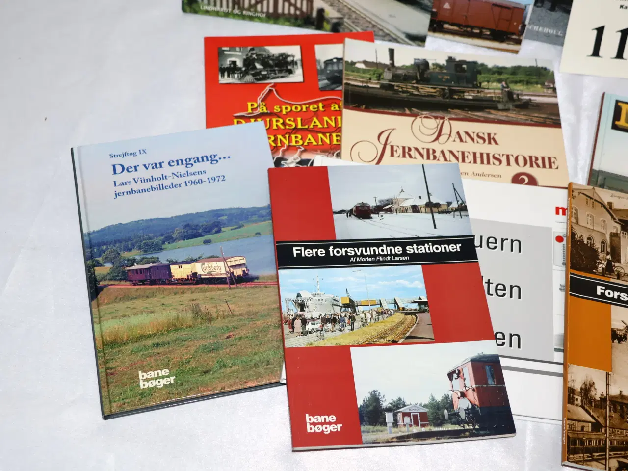 Billede 4 - 16 Stk Bøger om tog, jernbaner og stationer.