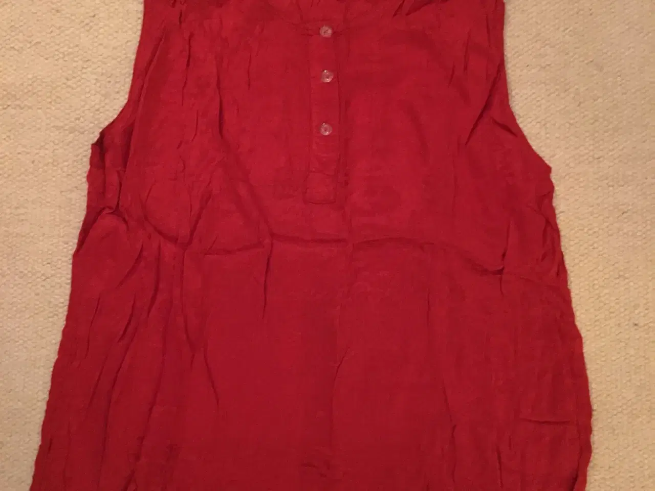 Billede 1 - Rød bluse i viscose