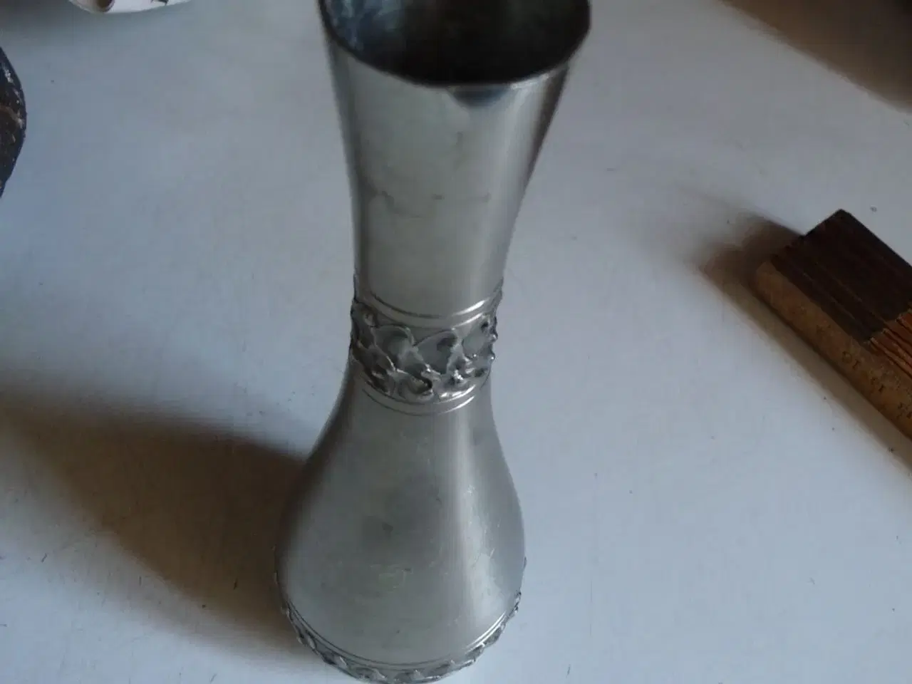 Billede 2 - perletinn vase