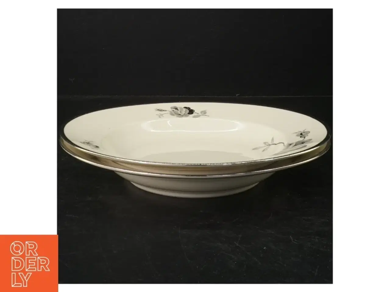 Billede 3 - Porcelænstallerkner med sort rose fra KPM (str. Ø. 26 cm)