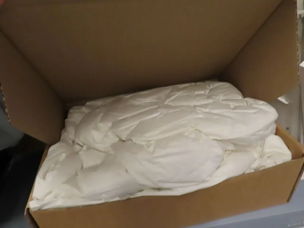 Billede 15 - Blandet lot med alt på og under bordet (bord medfølger ikke)