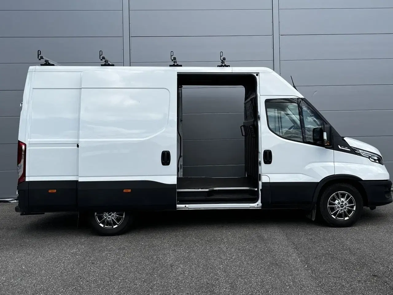 Billede 13 - Iveco Daily 3,0 35S18 12m³ Van AG8