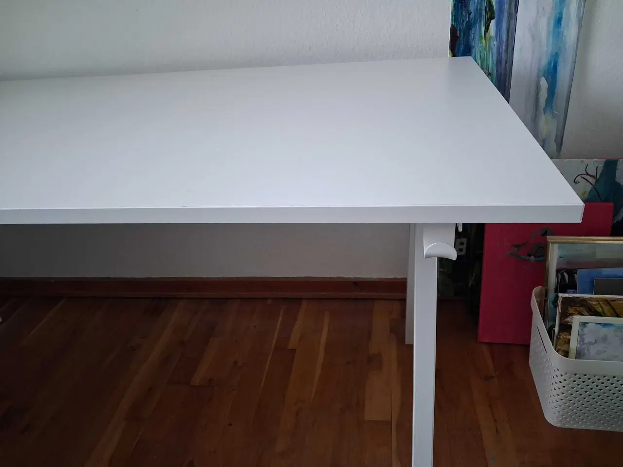 Billede 2 - Skrivebord, Trotten, fra Ikea, pænt, næsten som ny