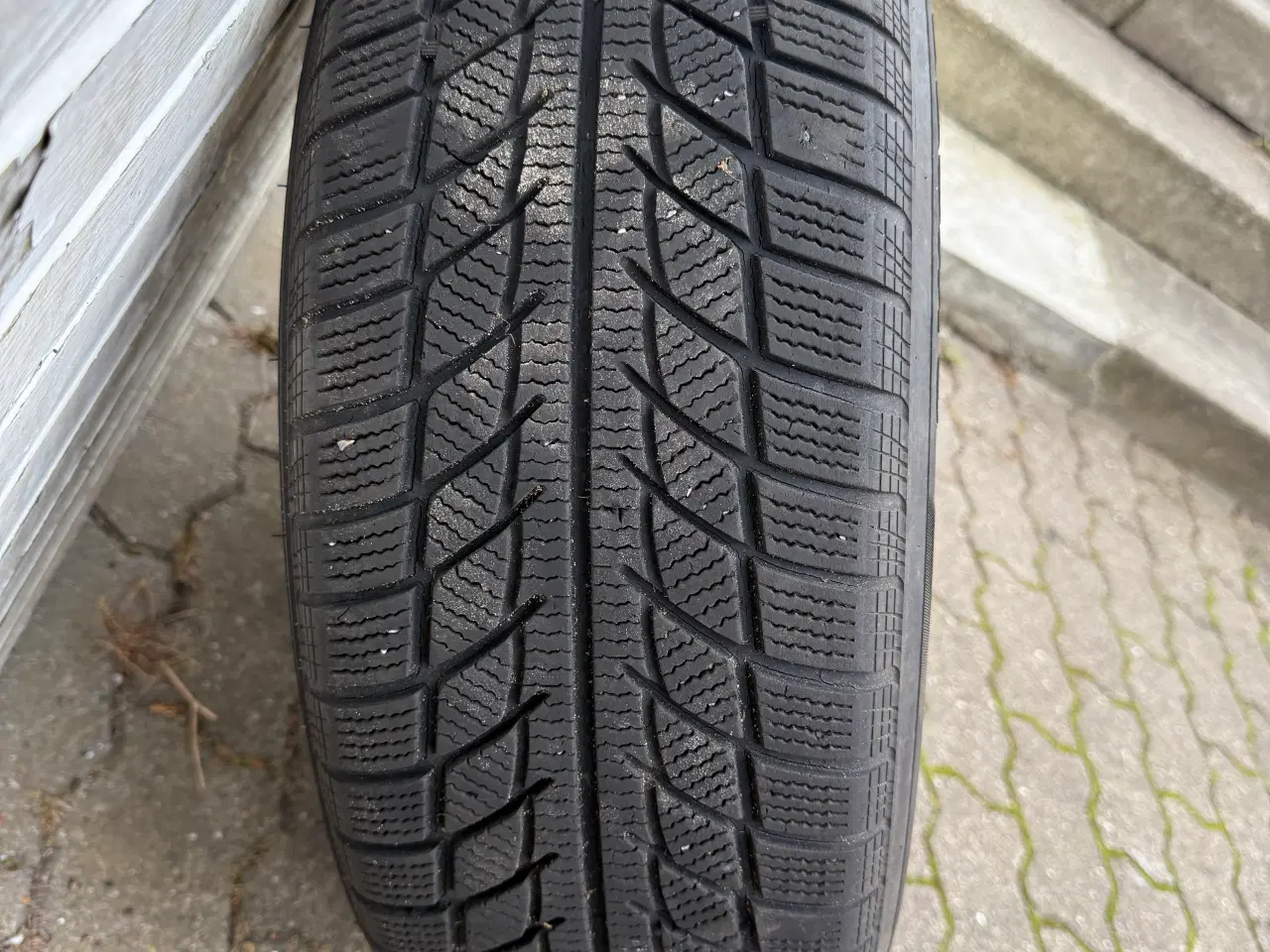 Billede 3 - 4 vinterhjul m/ hjulkapsler og opbevaringsstativ