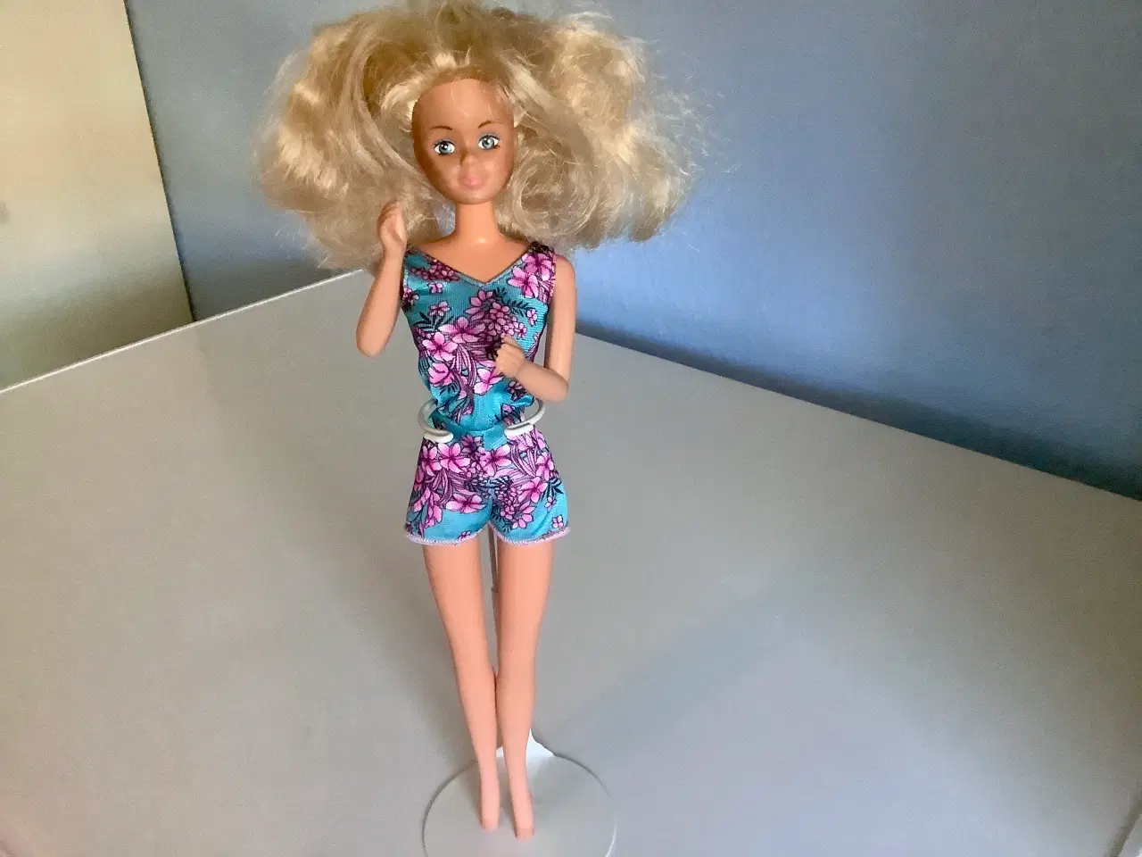 Billede 2 - Petra dukke med tøj.