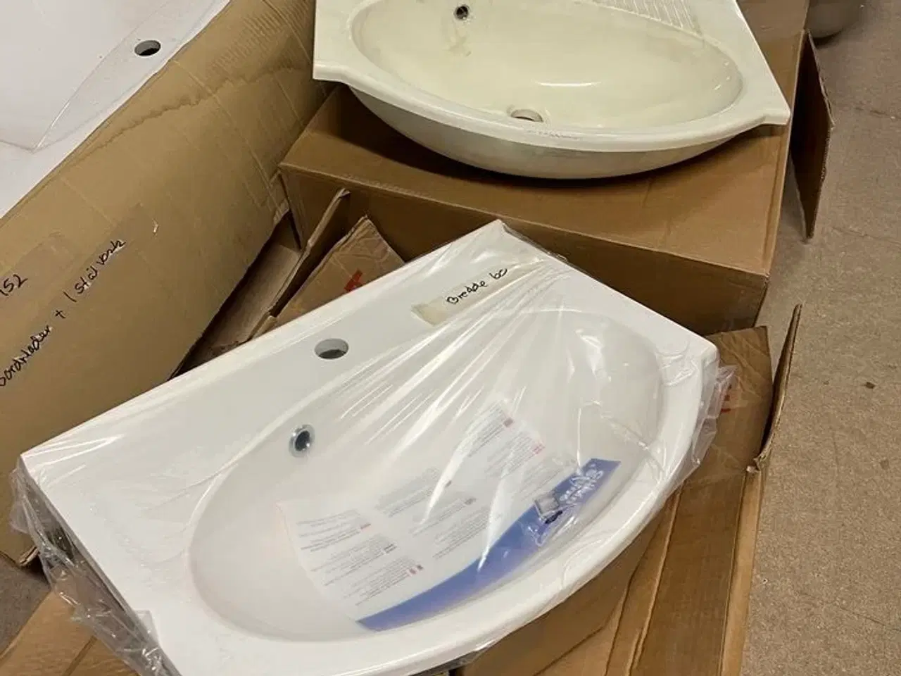 Billede 1 - 4 stk. Vaske til badeværelse og 1 stk. Stålvask