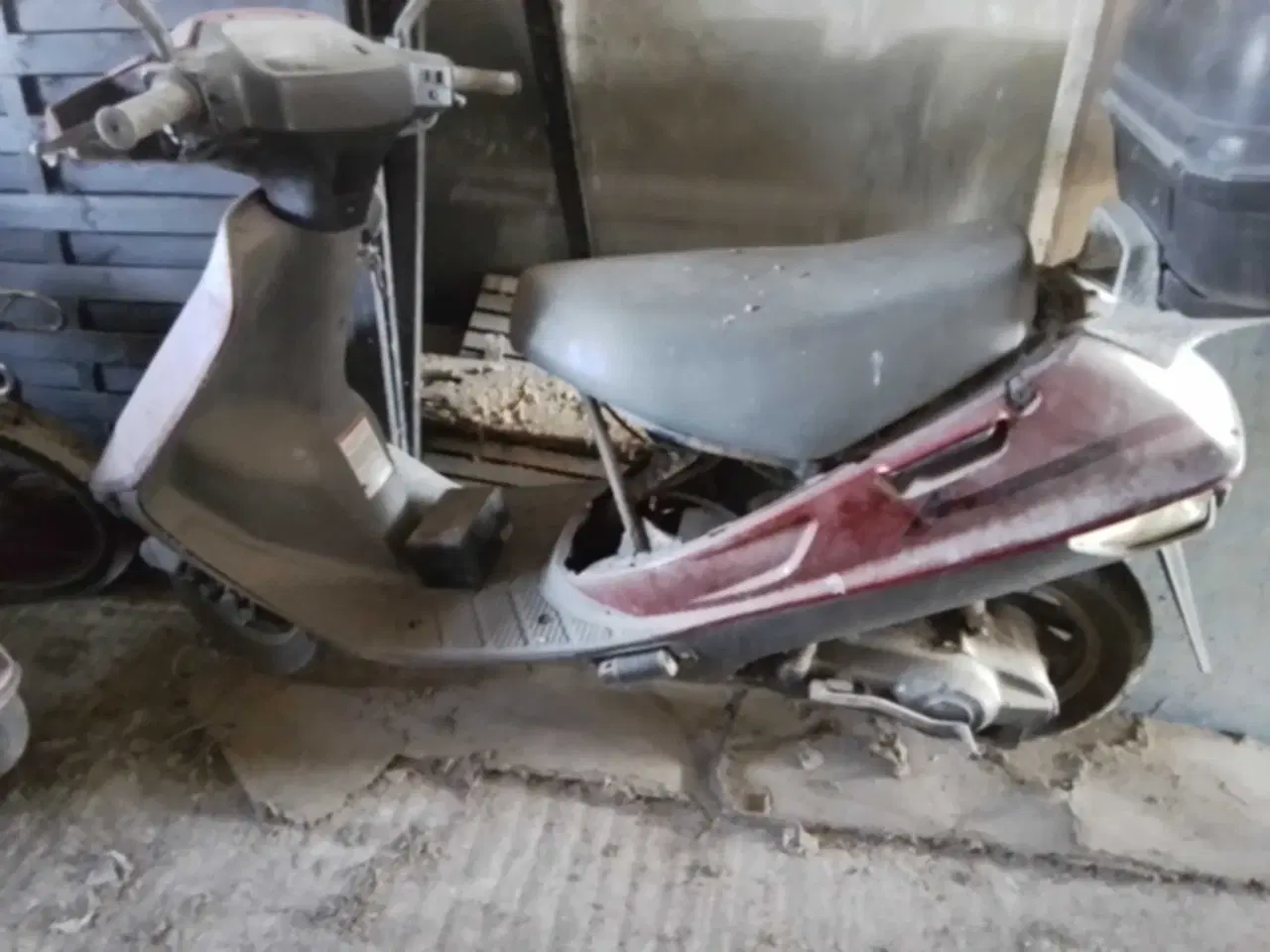 Billede 5 - Knallert nærmere vides ikke