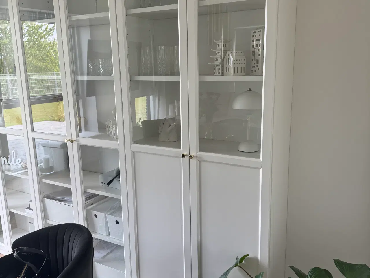 Billede 3 - Vitrine skabe med guld greb 