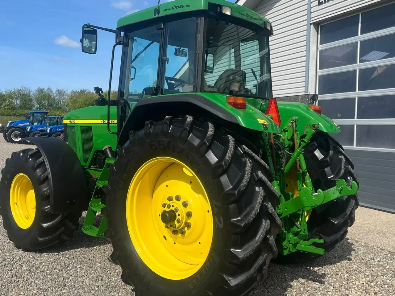 Billede 3 - John Deere 7710 8.1L motor, store hjul og frontlift. En ejeres velholdt gård traktor.