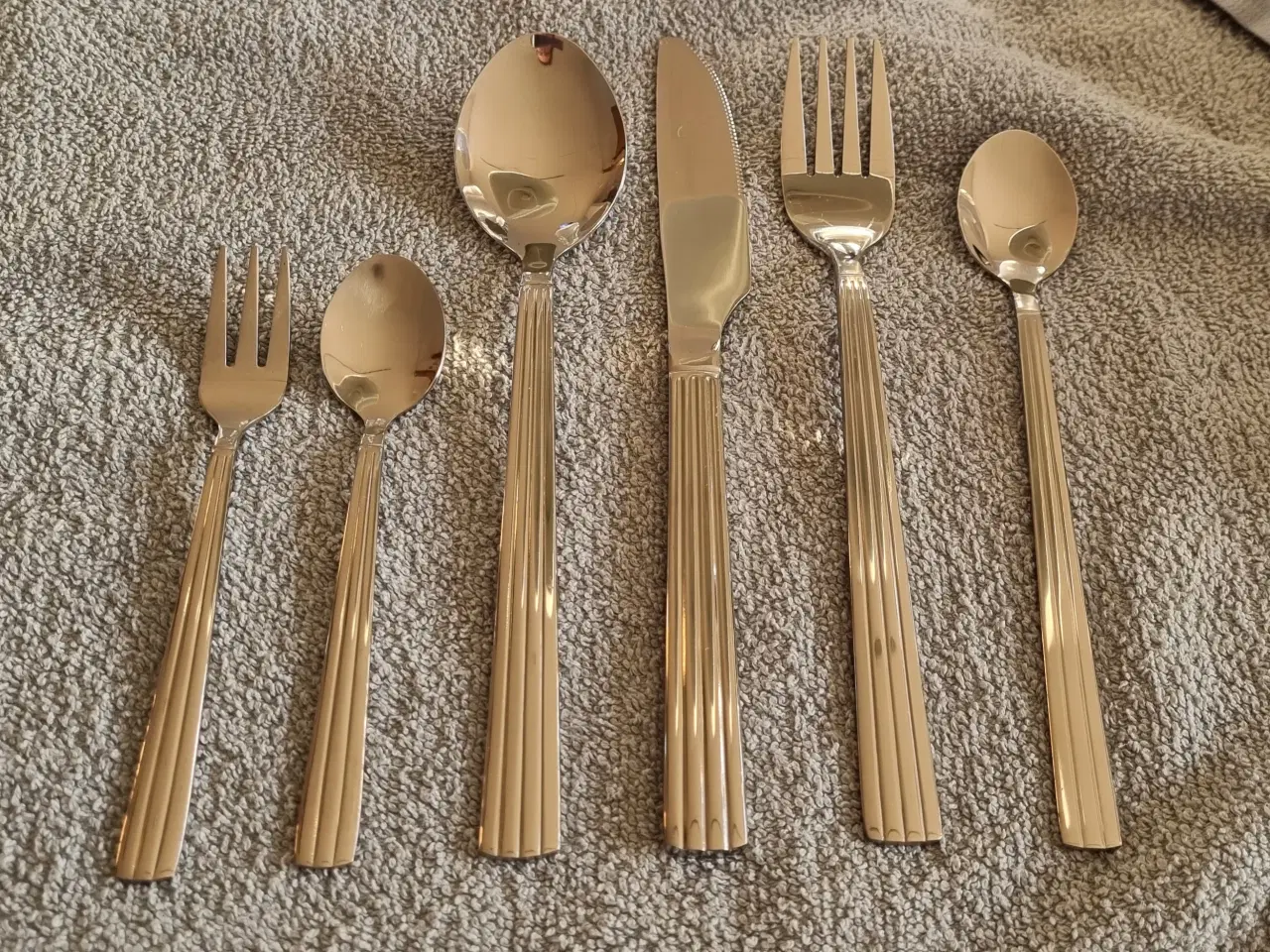 Billede 1 - AIDA Groovy bestik 124 dele