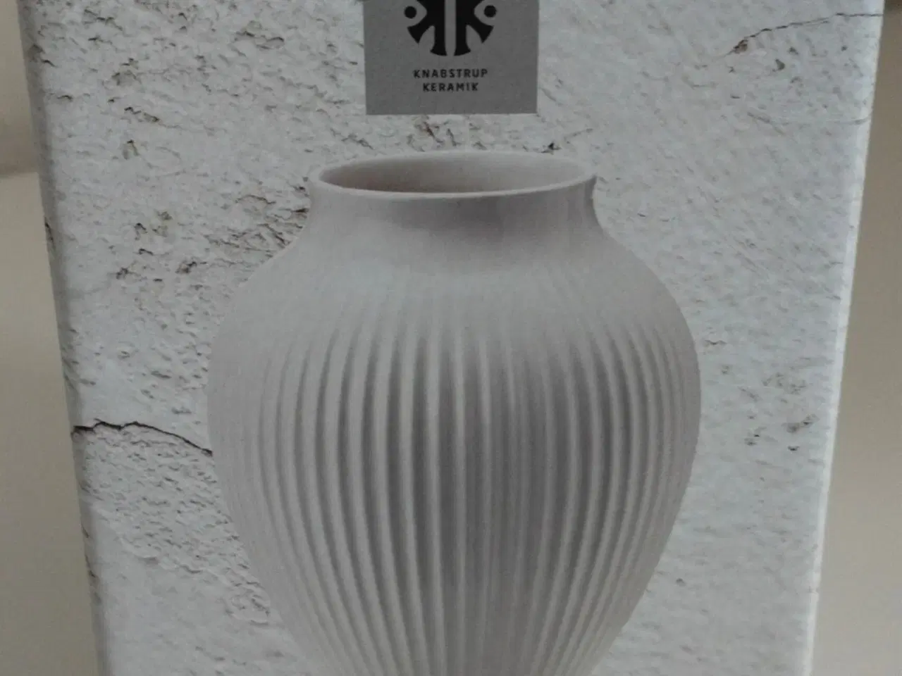 Billede 3 - KNABSTRUP KERAMIK VASE 12,5 CM HVID NY/UBRUGT