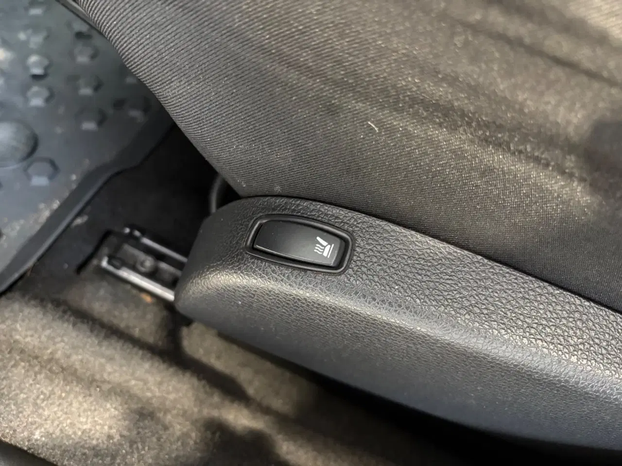 Billede 10 - Praktisk og rummelig stationcar, til små penge!