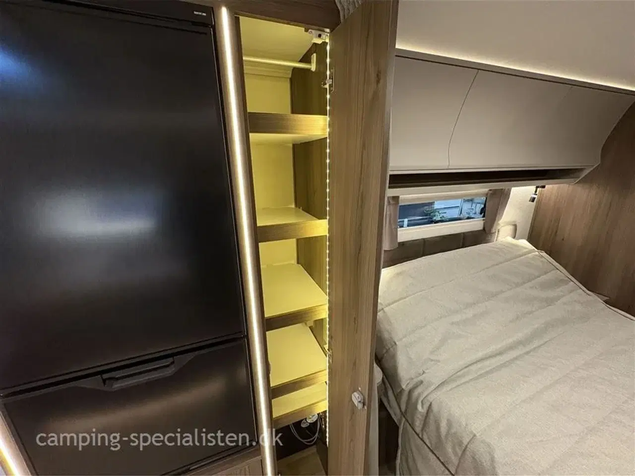 Billede 14 - 2026 - Kabe Imperial 630 TDL E8 Kabe Imperial 630 TDL E8 KS spejlvendt model 2026 kan nu opleves hos Camping-Specialisten