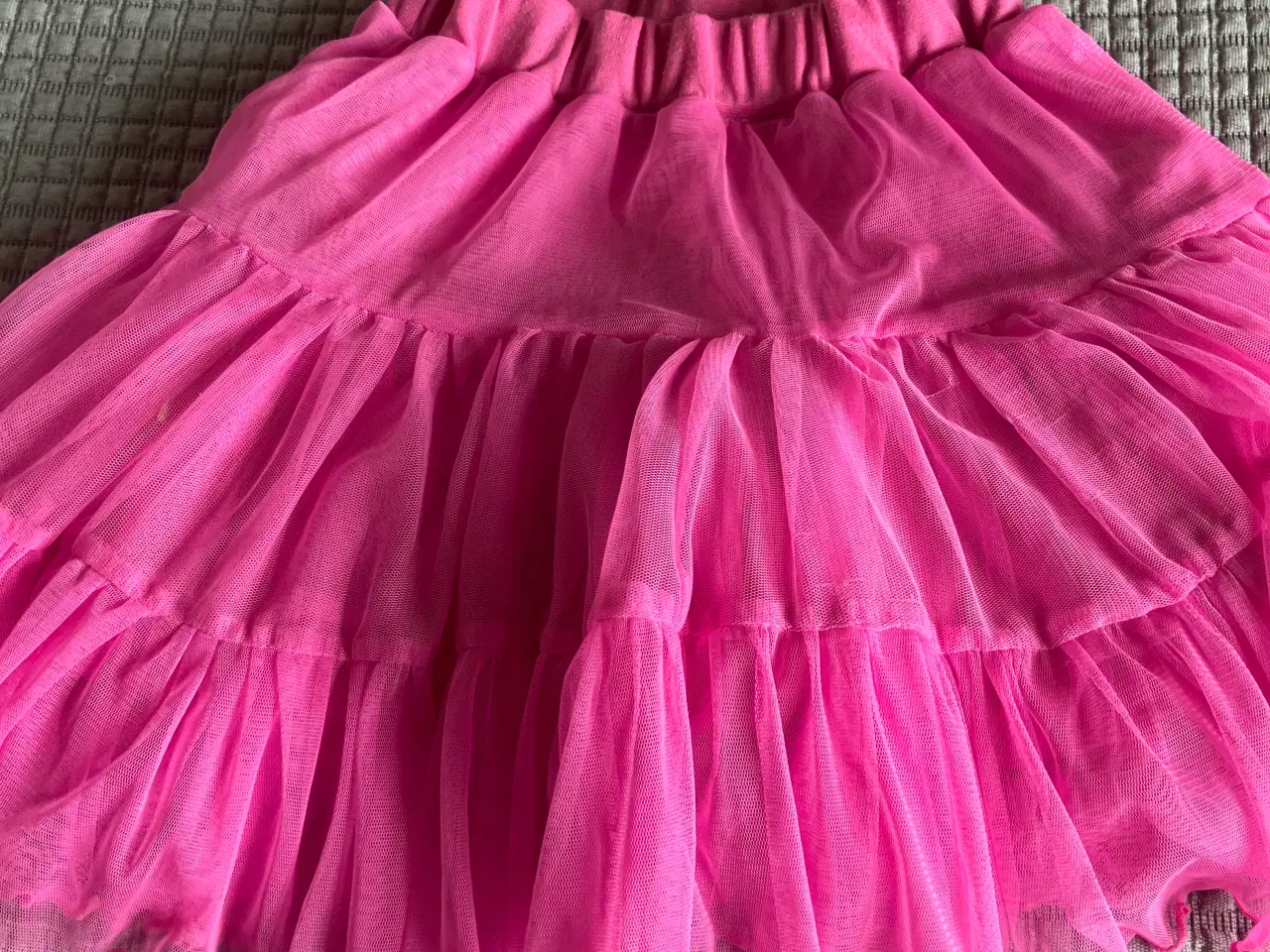 Billede 2 - Pink tyl nederdel str. 110/116