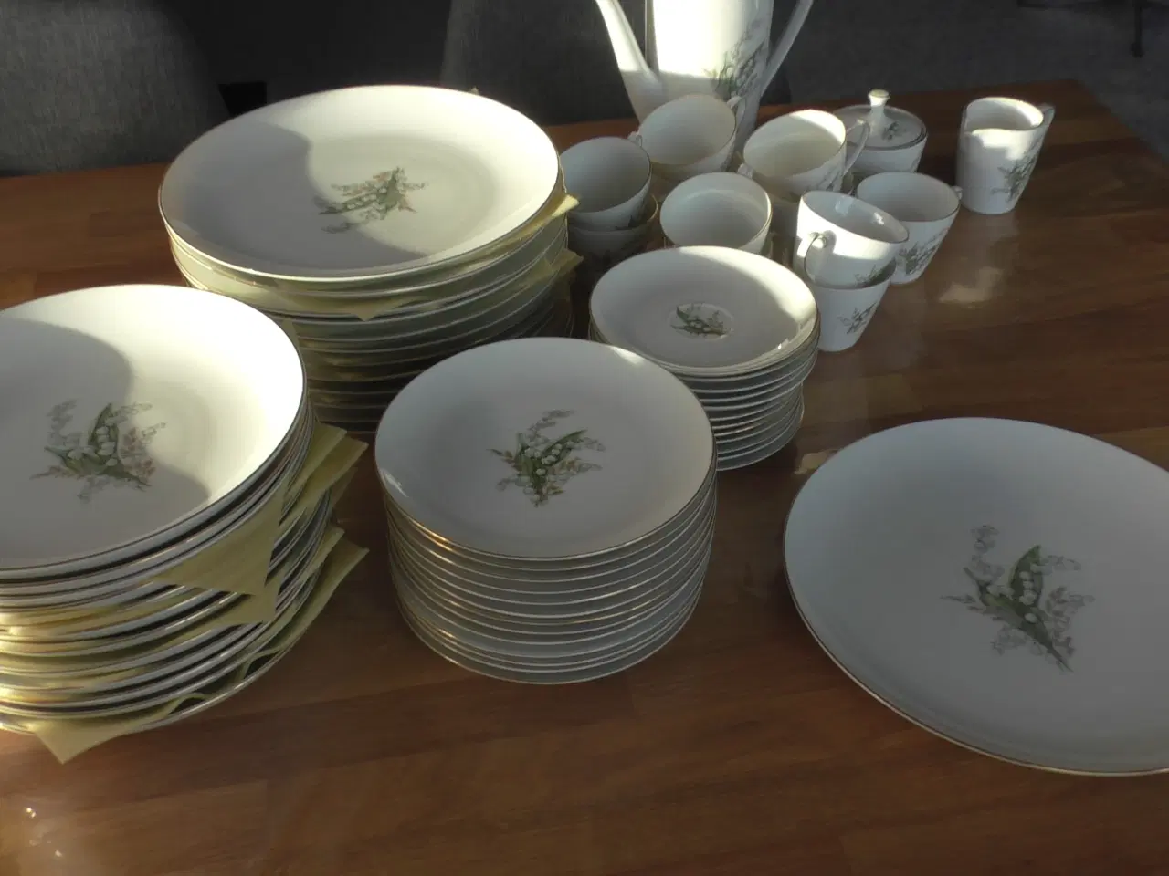 Billede 4 - Kaffestel "Liljekonval"