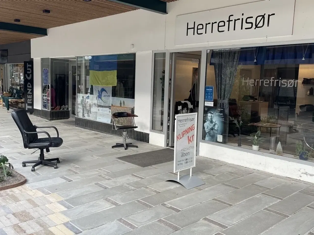 Billede 2 - Butik med stor facade mod strøget i Ikast