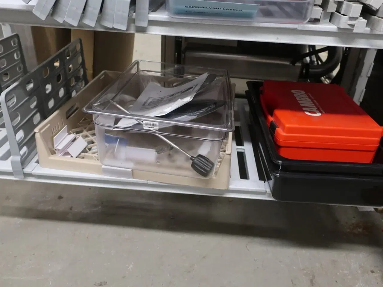 Billede 11 - Reol på hjul CAMBRO med indhold