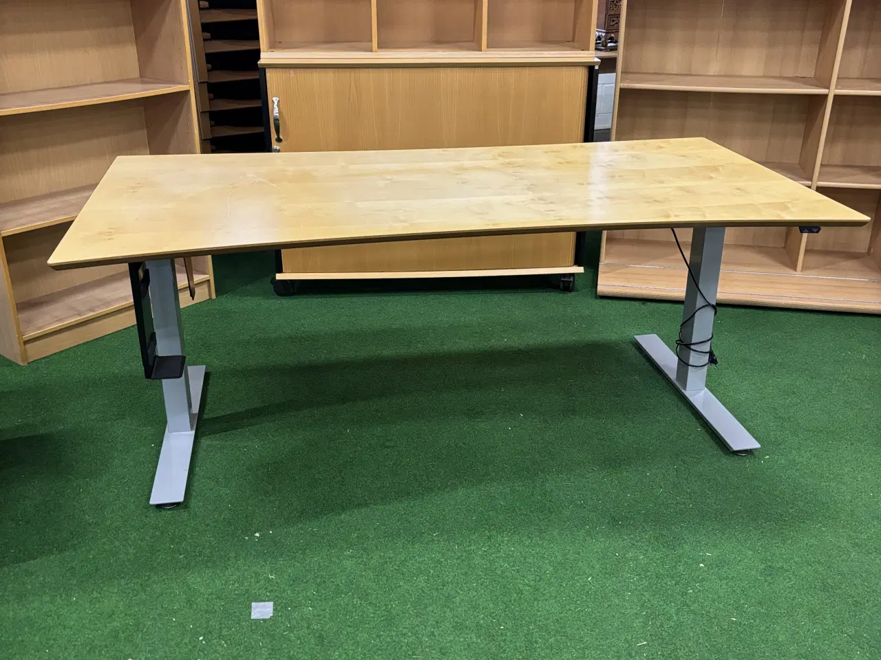 Billede 2 - Skrivebord, justerbart, elektrisk, god kvalitet