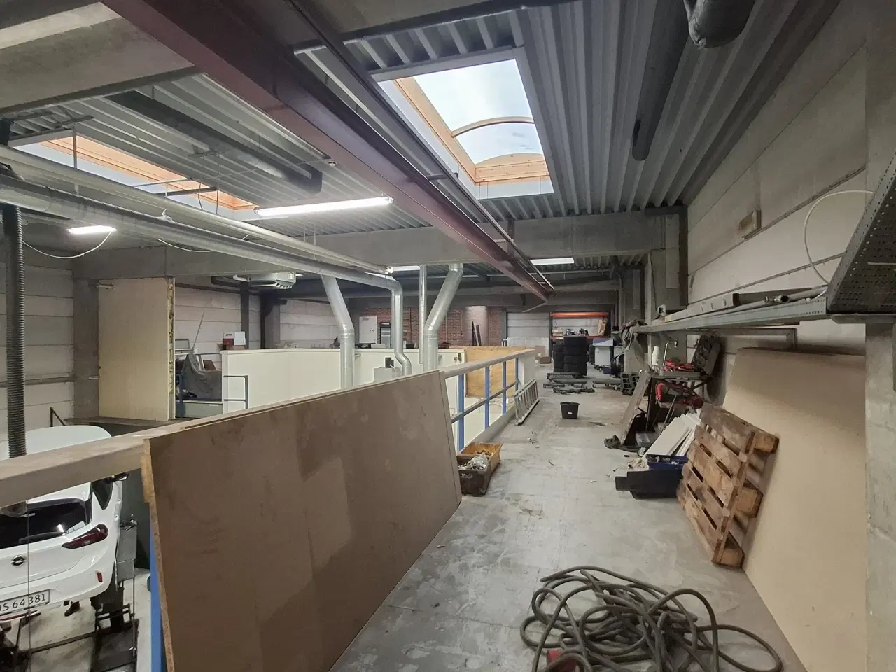 Billede 41 - AUTOVÆRGSTED eller Lager med store Port Centralt beliggende ved 2 motorvejstilkørsler.