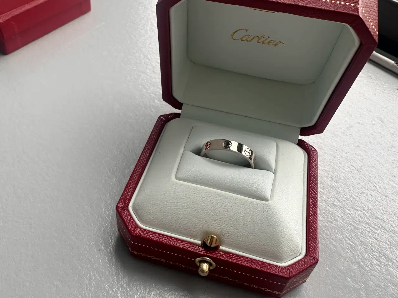 Billede 10 - Cartier Love ring 18 karat hvidguld som hel ny