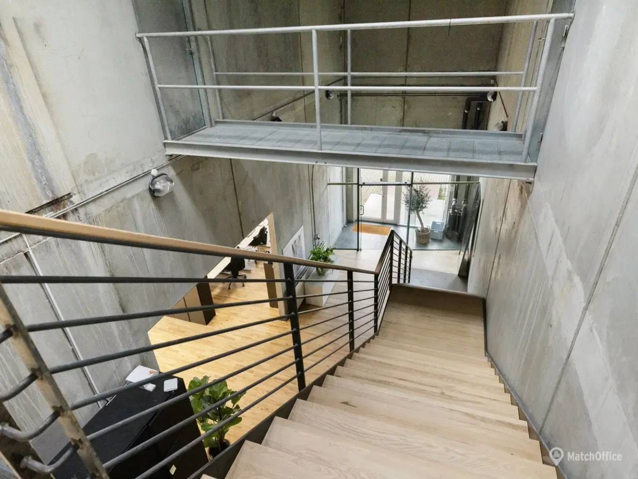 Billede 7 - Højloftet erhvervslejemål med udsigt til bugten