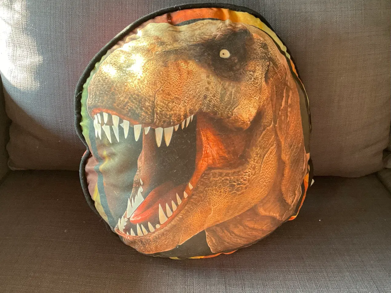 Billede 1 - Jurassic Wold pude med lys