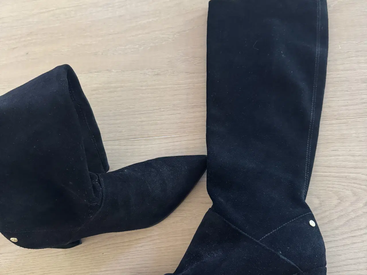 Billede 1 - Flotte nye lækre ruskinds støvler