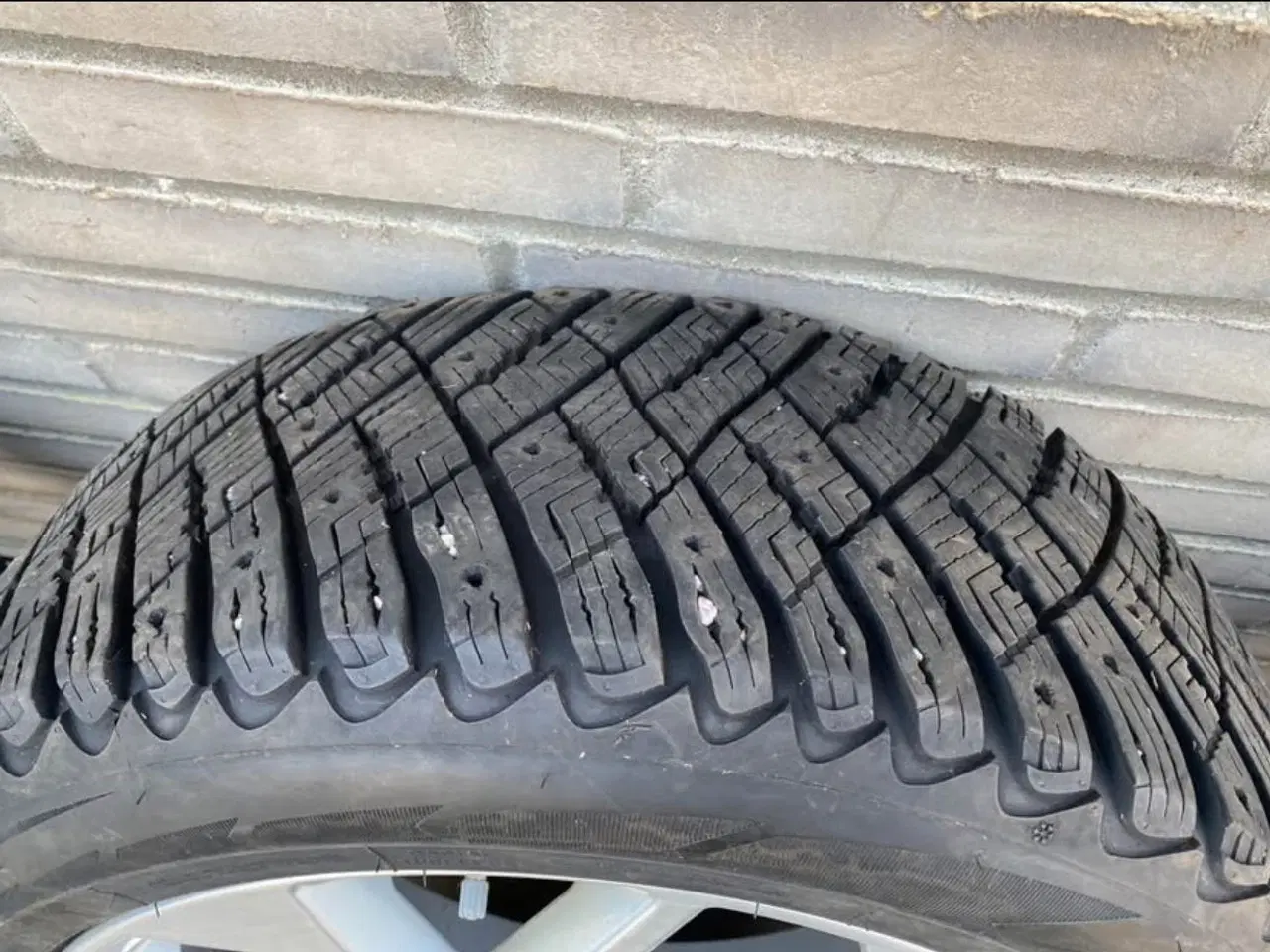 Billede 3 - 18” Goodyear vinterdæk på fælge - fremstår næsten 