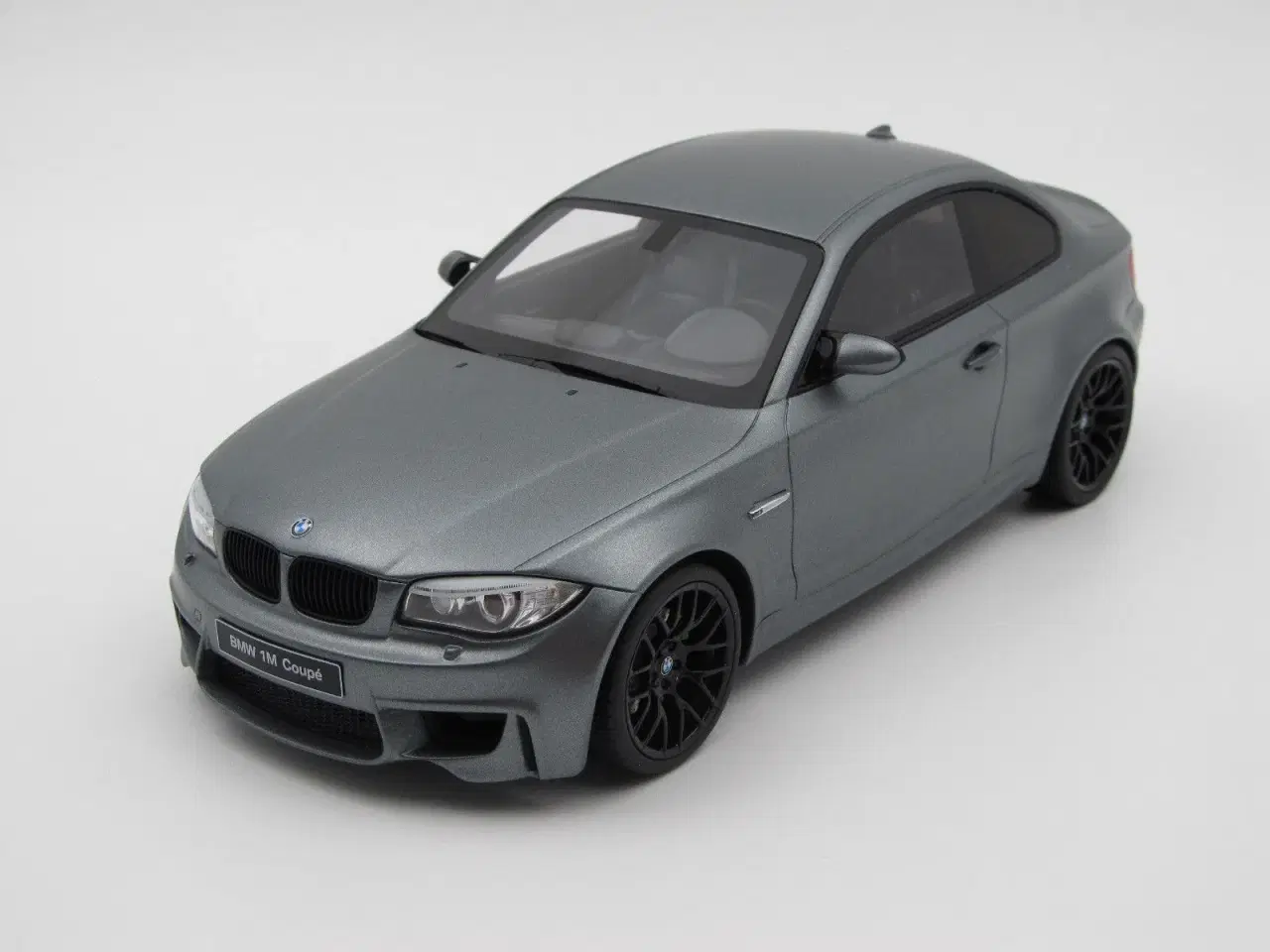 Billede 2 - 2011 BMW 1M Coupe 1:18  Type E82  