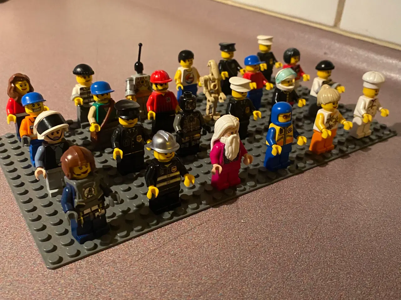 Billede 4 - Lego figurer sælges